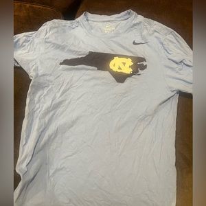 North Carolina UNC tarheels t-shirt size Medium state